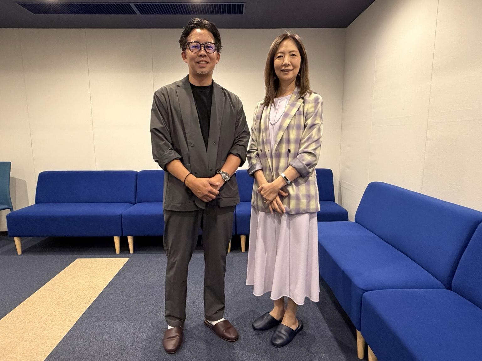 株式会社Elite Golf & Culture 代表取締役社長・岡道俊人氏（左）と、藤沢久美氏（右）が対談後に並んで撮影した写真